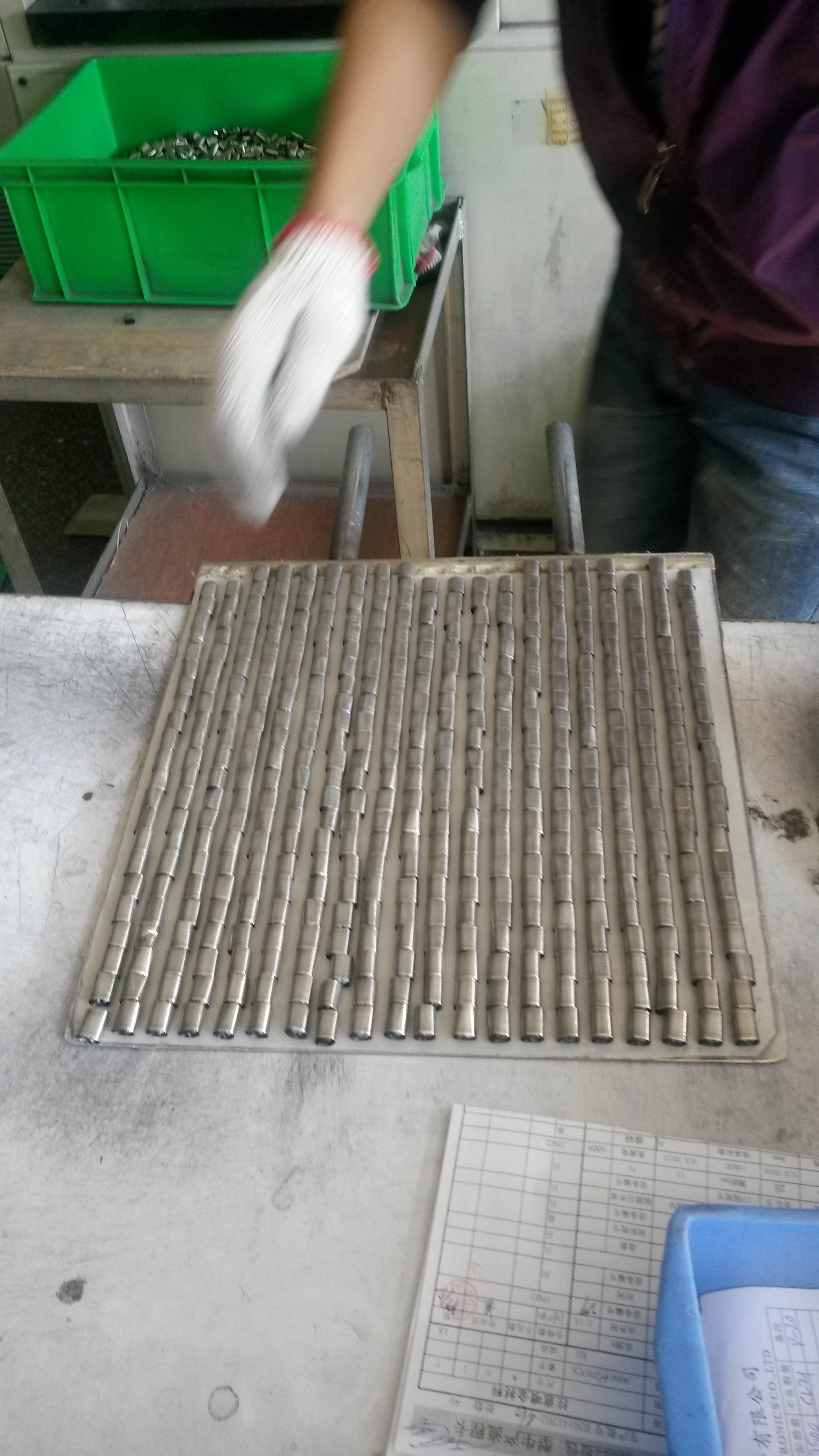 低壓電容器_加工現(xiàn)場 低壓電容器_加工現(xiàn)場